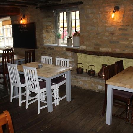 The George Inn Lower Brailes Eksteriør bilde
